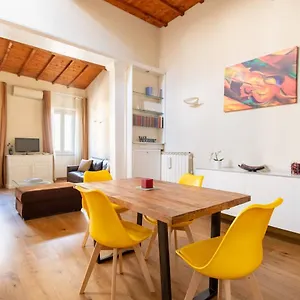  Apartamento Modern, Bright Near Boboli Gardens & Santo Spirito - Homeunity Italia